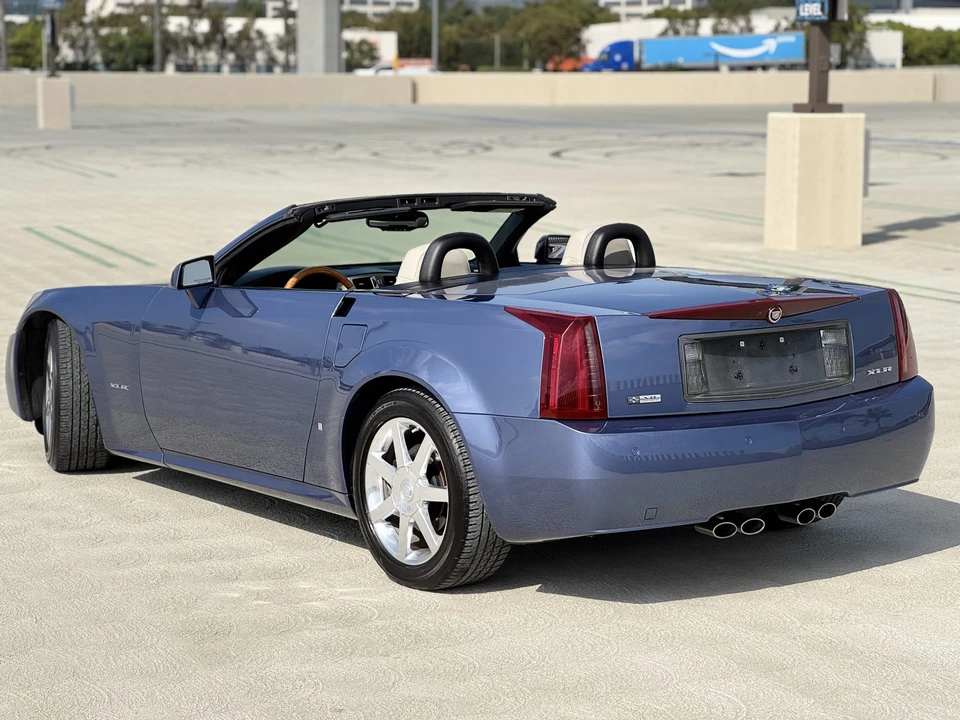 2006 Cadillac XLR - Image 23 of 31