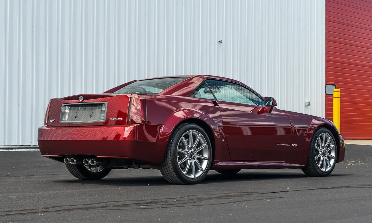 2006 Cadillac XLR-V - Image 14 of 31