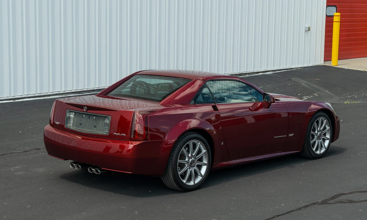 2006 Cadillac XLR-V - Image 17 of 31