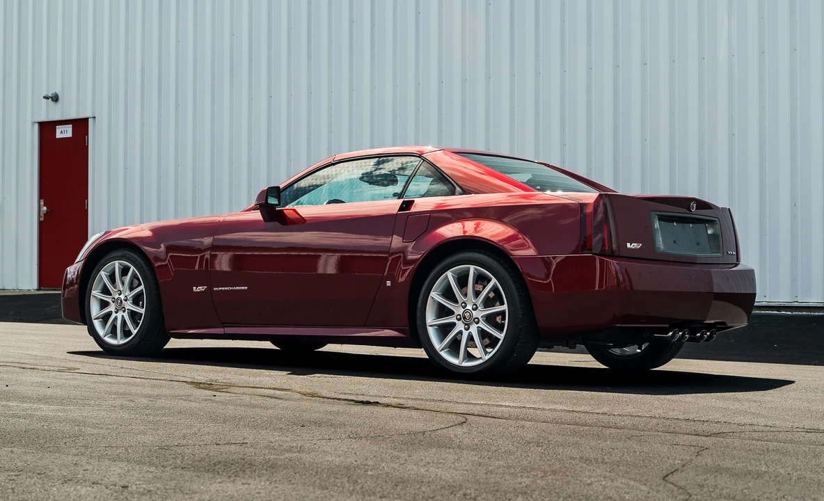 2006 Cadillac XLR-V - Image 28 of 31