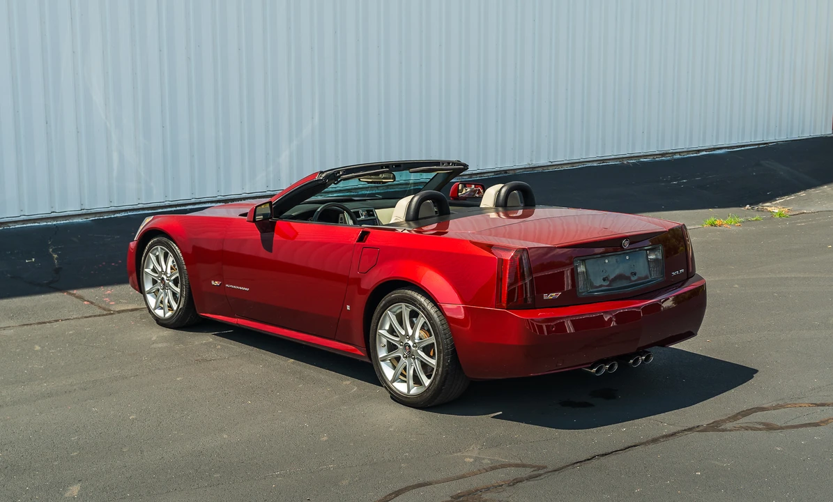 2006 Cadillac XLR-V - Image 24 of 31