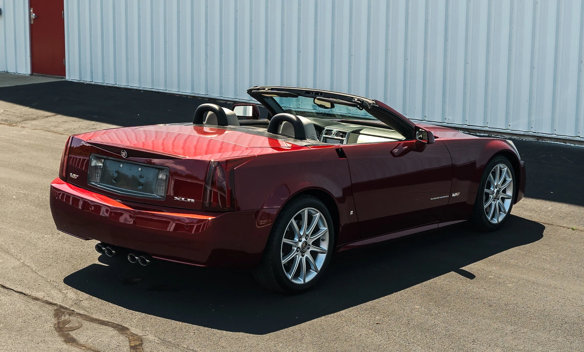 2006 Cadillac XLR-V - Image 16 of 31