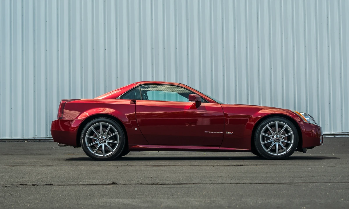 2006 Cadillac XLR-V - Image 12 of 31