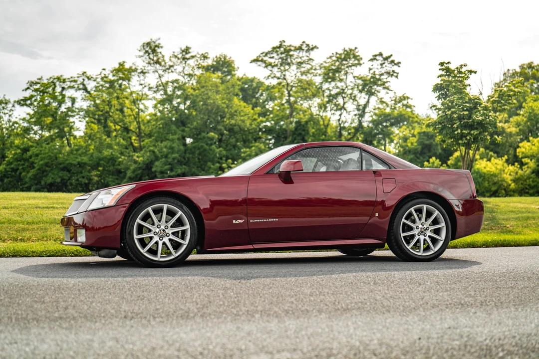 2006 Cadillac XLR-V - Image 2 of 31