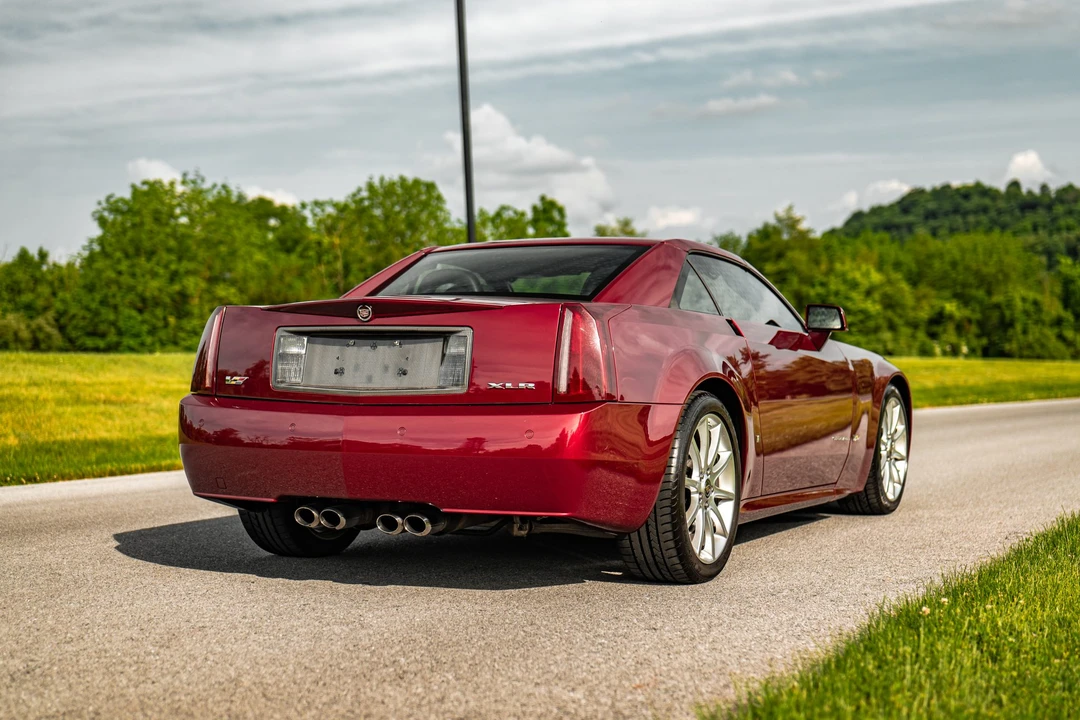 2006 Cadillac XLR-V - Image 28 of 31