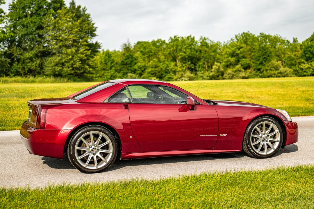 2006 Cadillac XLR-V - Image 22 of 31