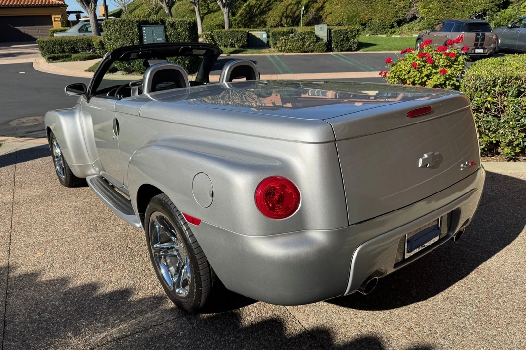 2006 Chevrolet SSR - Image 2 of 7