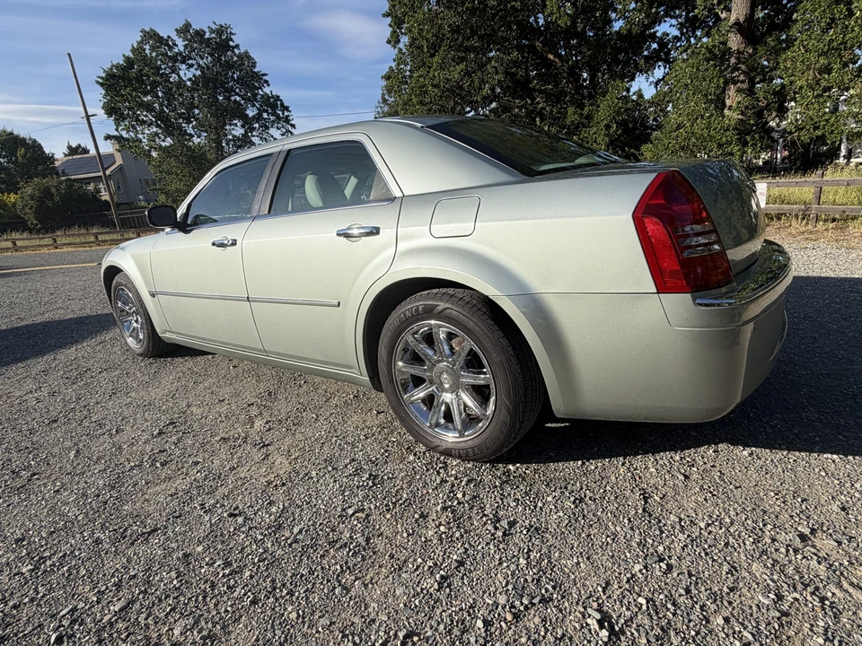 2006 Chrysler 300 (2005-2023) - Image 6 of 31