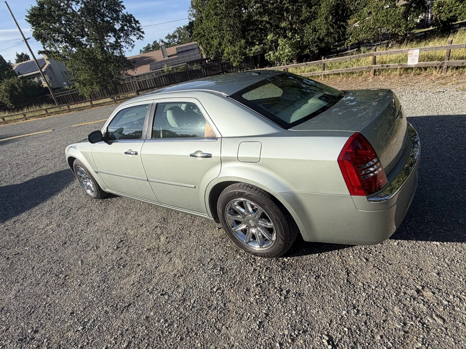 2006 Chrysler 300 (2005-2023) - Image 7 of 31