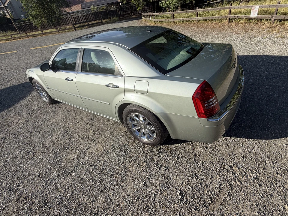 2006 Chrysler 300 (2005-2023) - Image 8 of 31