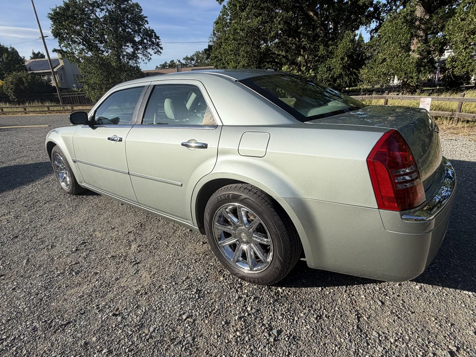2006 Chrysler 300 (2005-2023) - Image 9 of 31