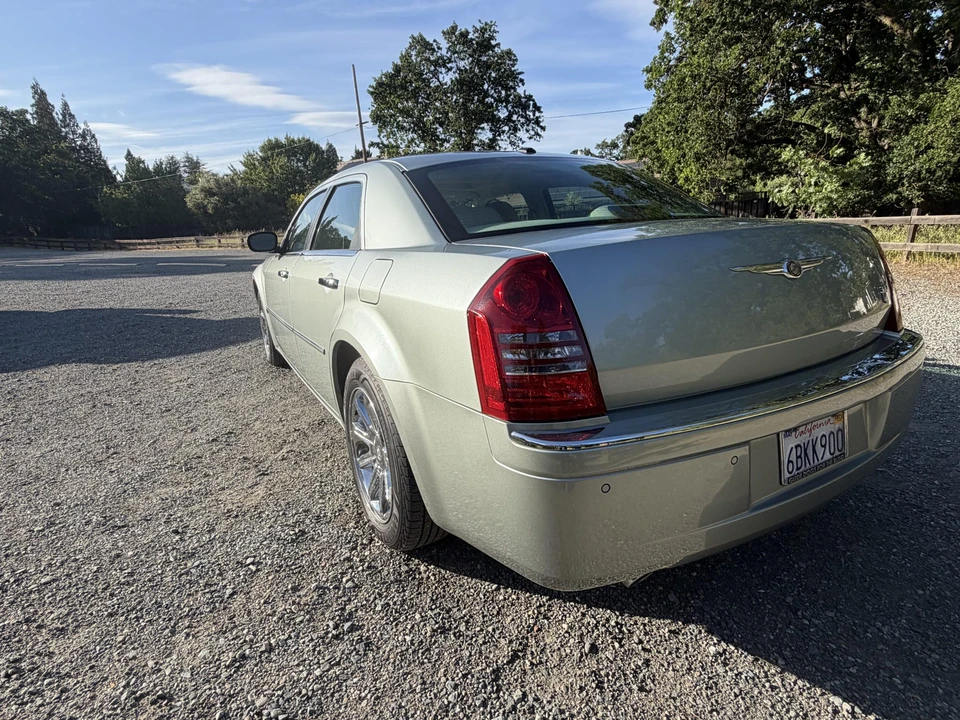2006 Chrysler 300 (2005-2023) - Image 10 of 31
