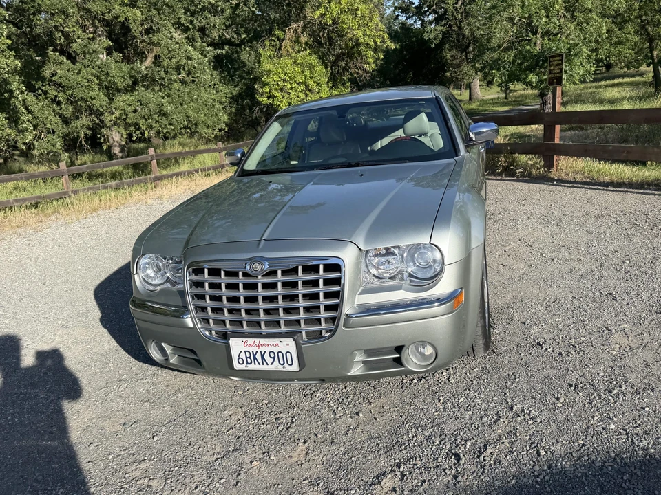 2006 Chrysler 300 (2005-2023) - Image 2 of 31