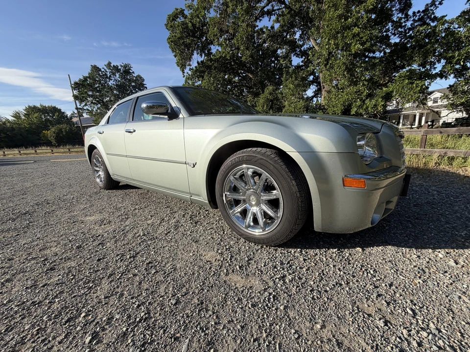 2006 Chrysler 300 (2005-2023) - Image 13 of 31