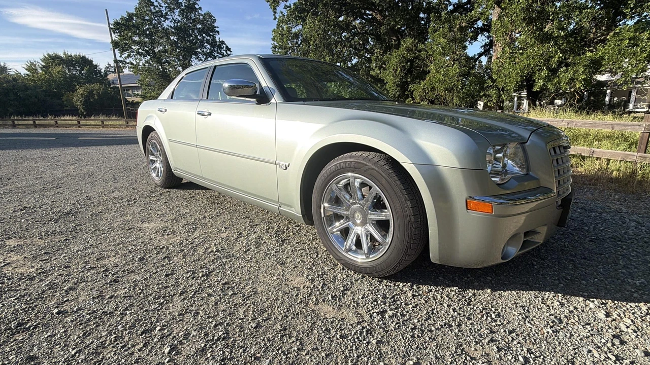 2006 Chrysler 300 (2005-2023) - Image 14 of 31