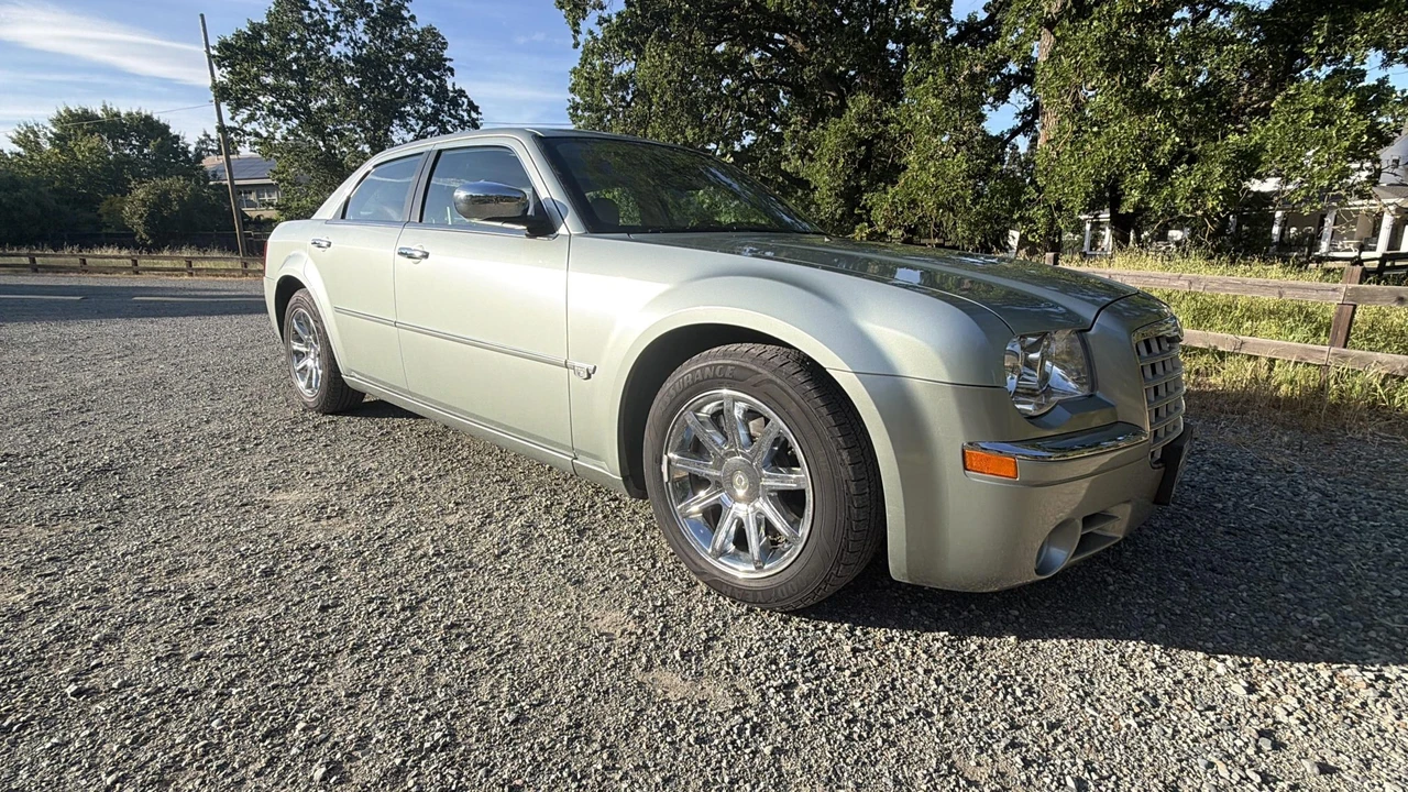 2006 Chrysler 300 (2005-2023) - Image 15 of 31