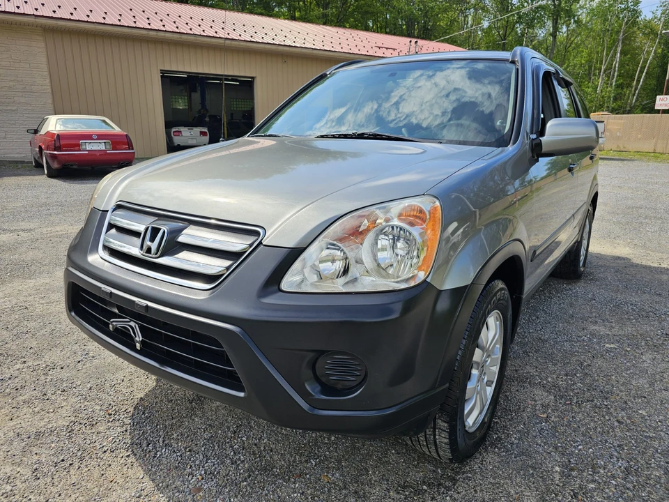 2006 Honda CR-V 2nd Gen - Image 2 of 31