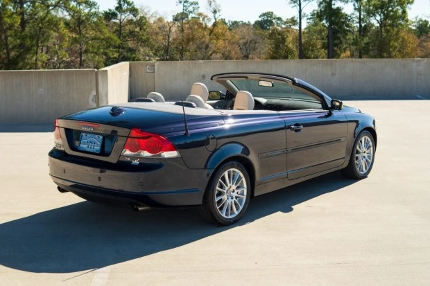 2007 Volvo C70 2nd Gen - Image 2 of 7