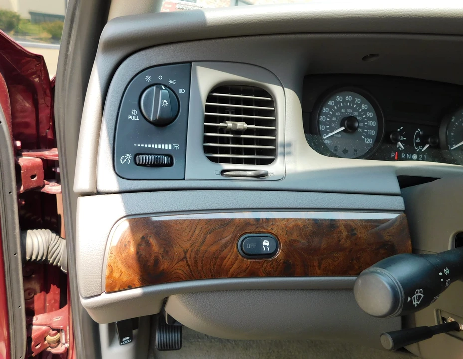 2008 Mercury Grand Marquis - Image 24 of 31