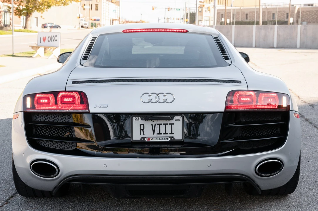 2010 Audi 42 R8 - Image 8 of 31