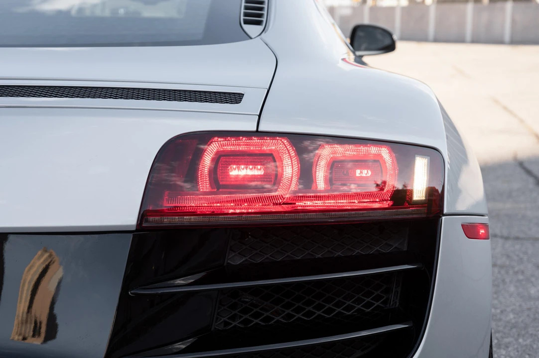 2010 Audi 42 R8 - Image 24 of 31