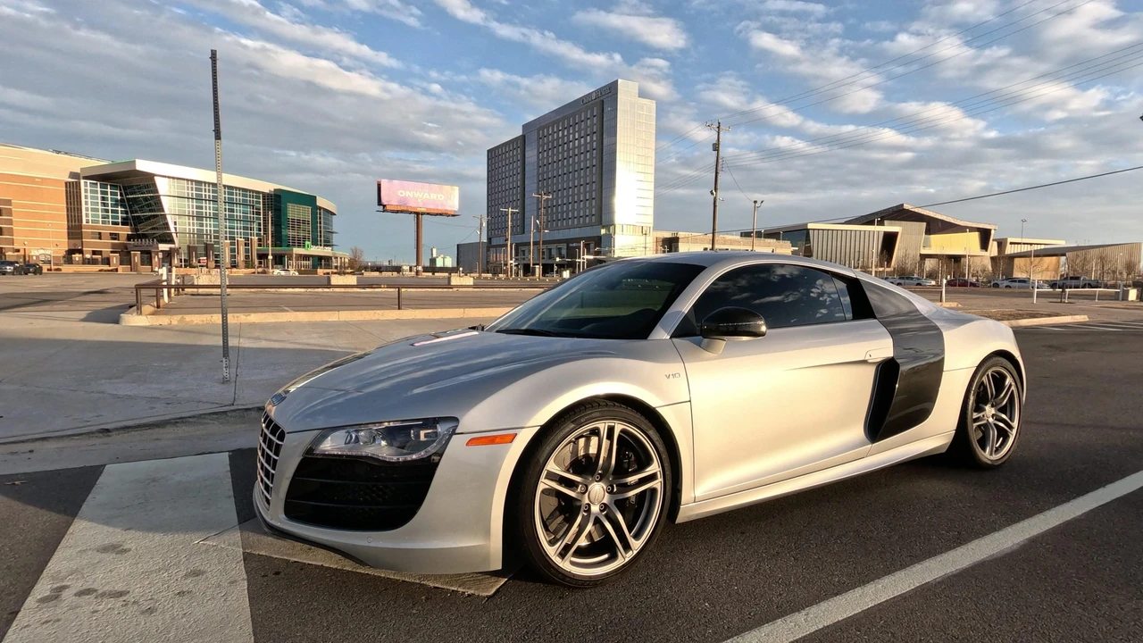 2010 Audi 42 R8 - Image 4 of 31