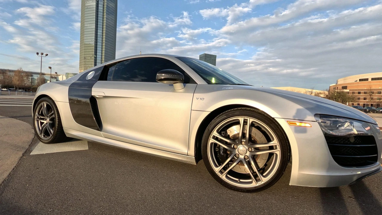 2010 Audi 42 R8 - Image 16 of 31
