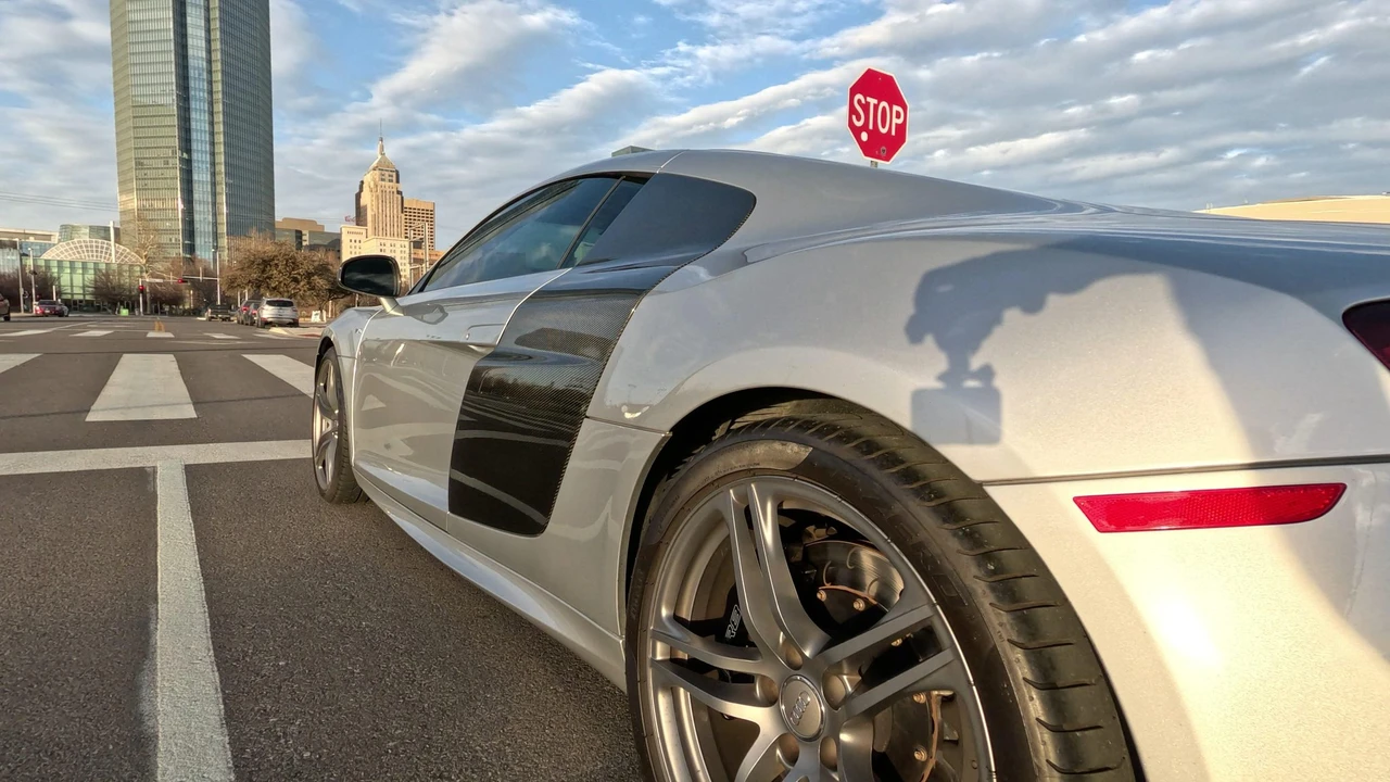 2010 Audi 42 R8 - Image 30 of 31