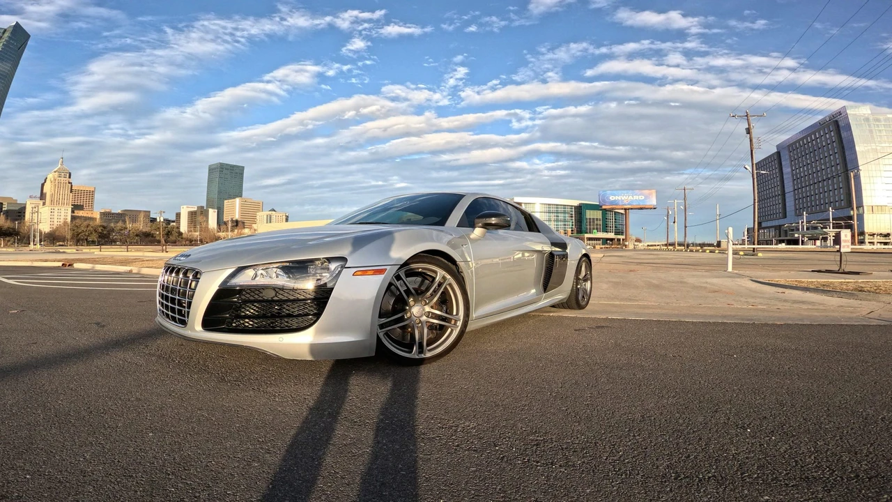 2010 Audi 42 R8 - Image 2 of 31