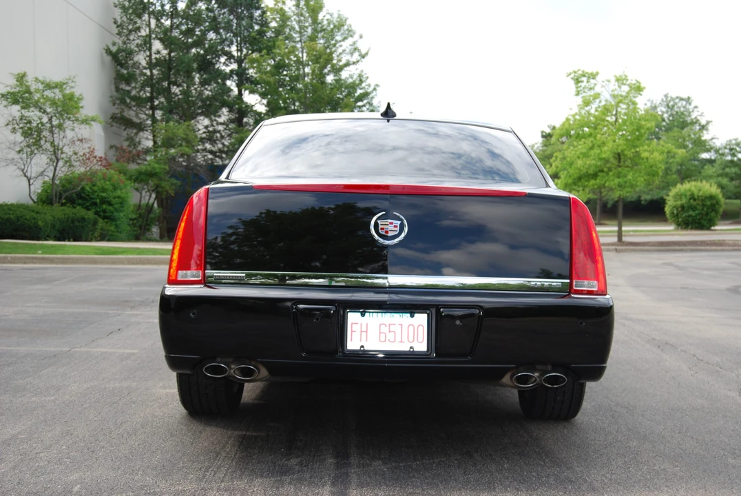 2010 Cadillac DTS - Image 15 of 31