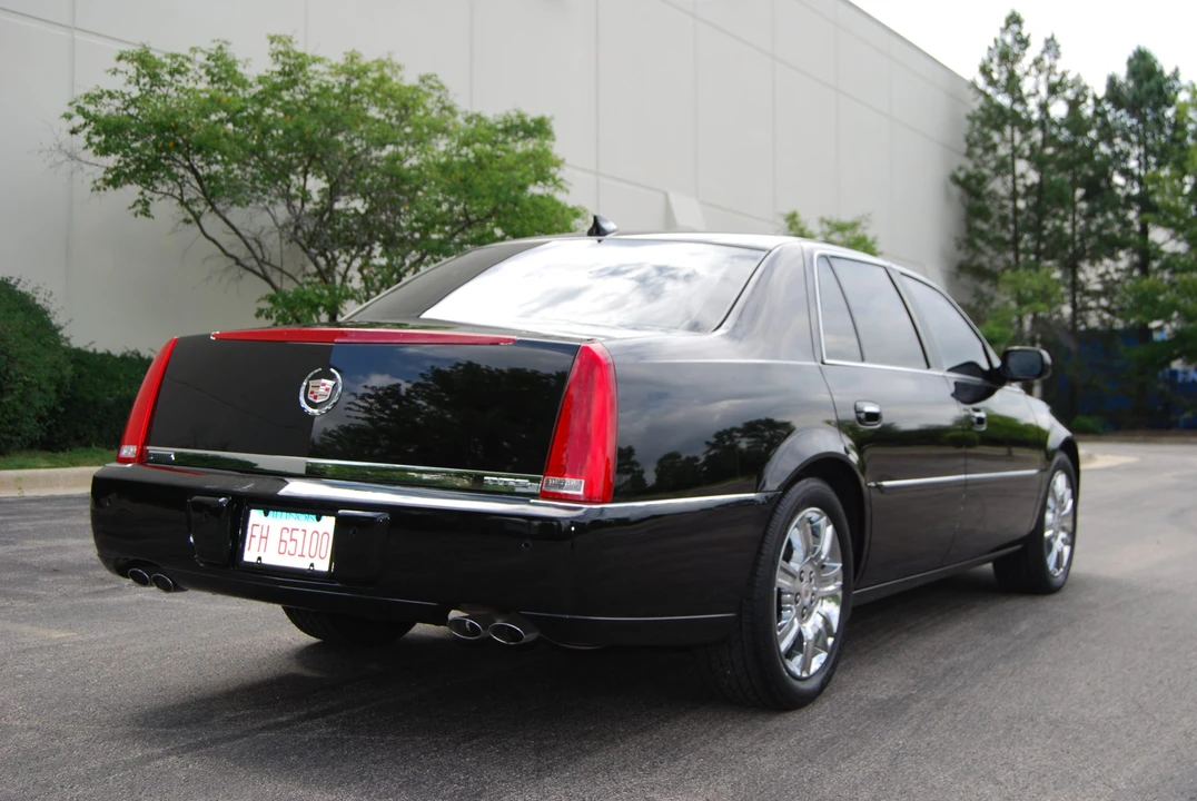 2010 Cadillac DTS - Image 14 of 31