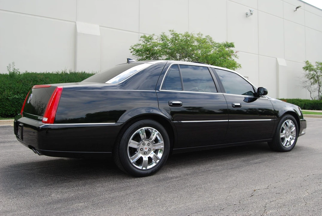 2010 Cadillac DTS - Image 13 of 31