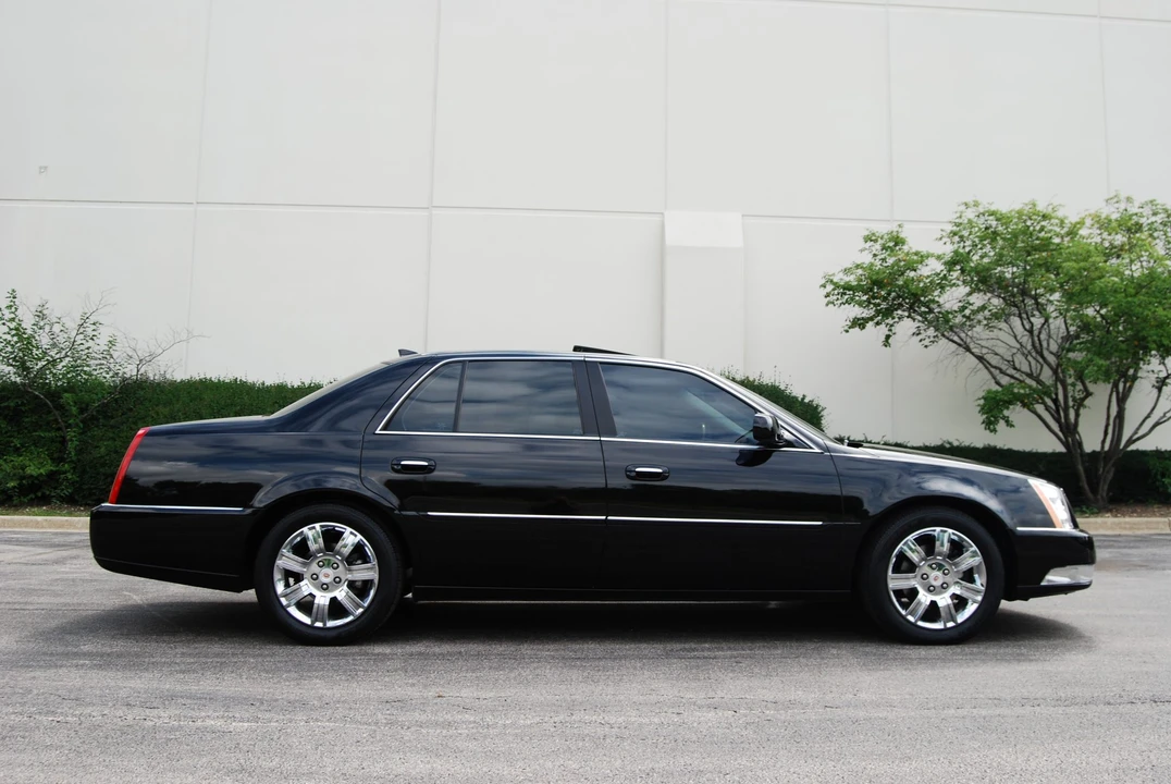 2010 Cadillac DTS - Image 12 of 31