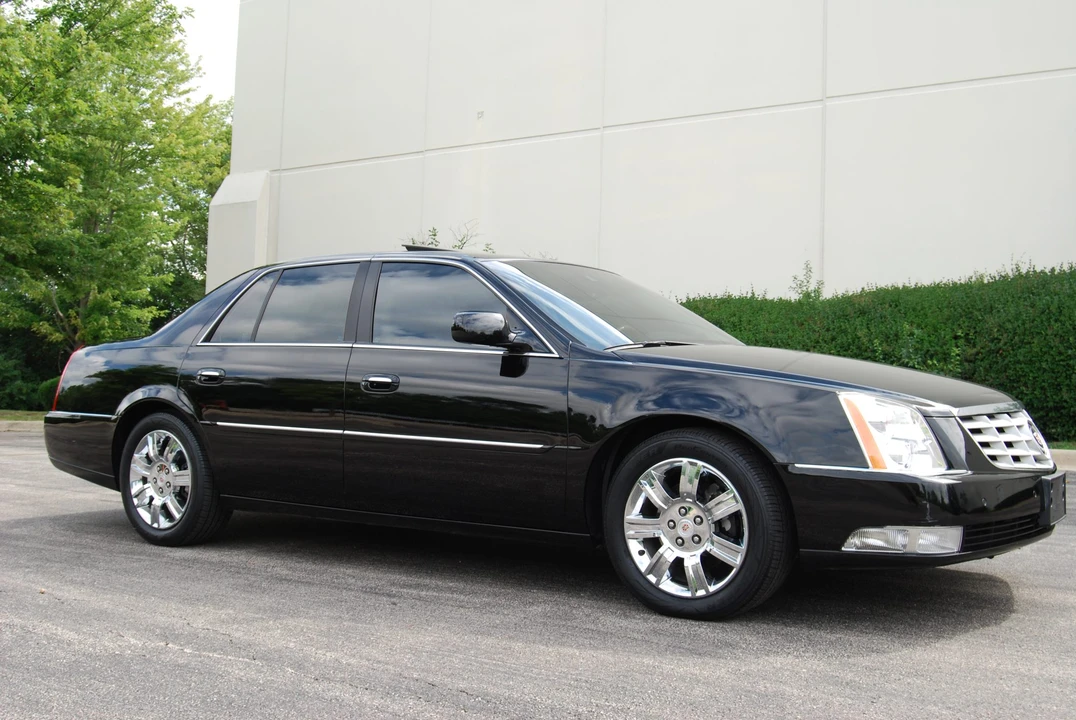 2010 Cadillac DTS - Image 9 of 31