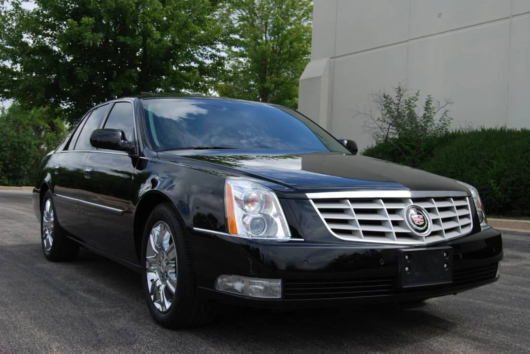 2010 Cadillac DTS - Image 8 of 31