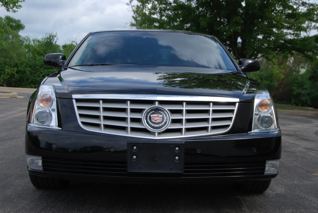 2010 Cadillac DTS - Image 4 of 31