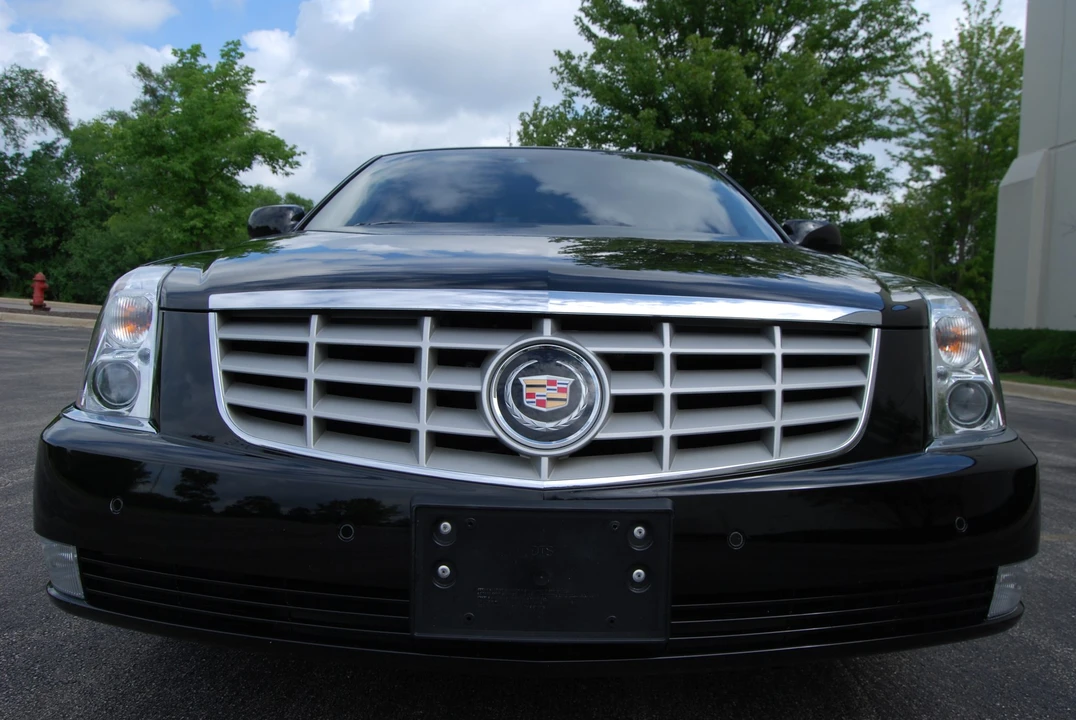 2010 Cadillac DTS - Image 5 of 31