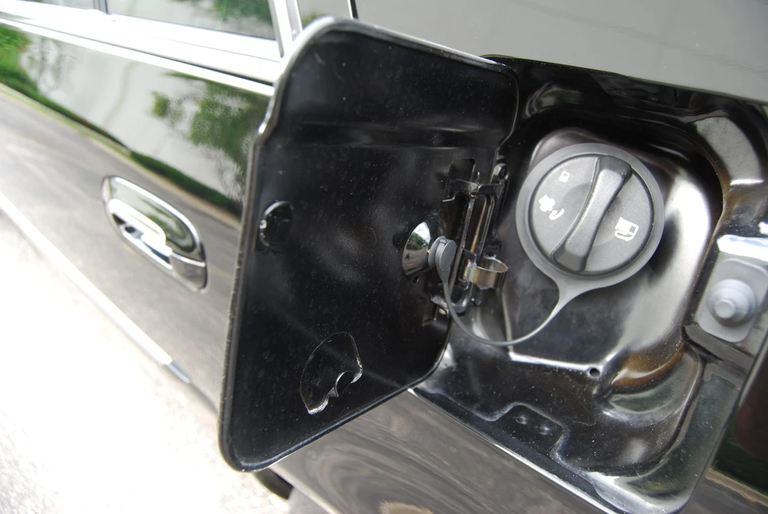 2010 Cadillac DTS - Image 27 of 31
