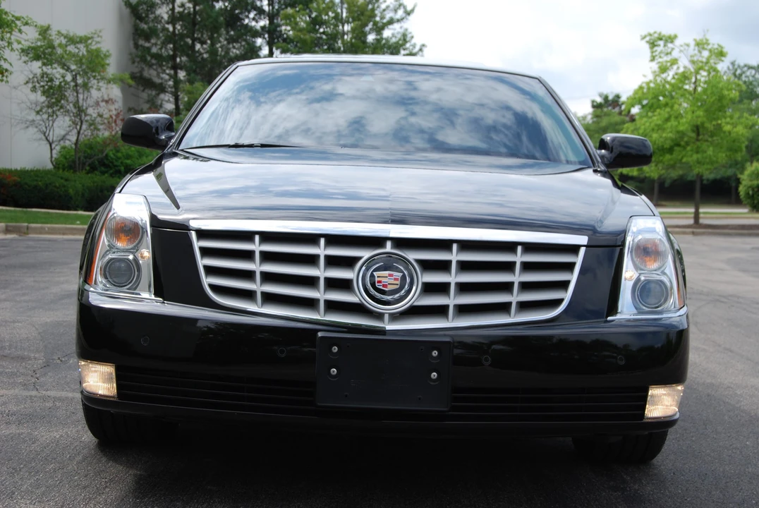 2010 Cadillac DTS - Image 6 of 31