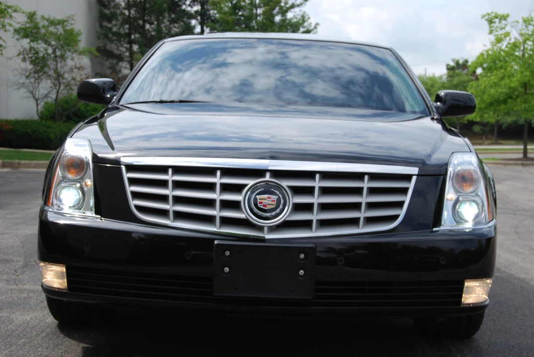2010 Cadillac DTS - Image 7 of 31