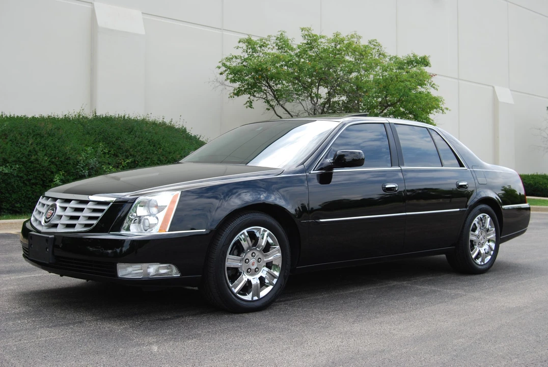 2010 Cadillac DTS - Image 3 of 31