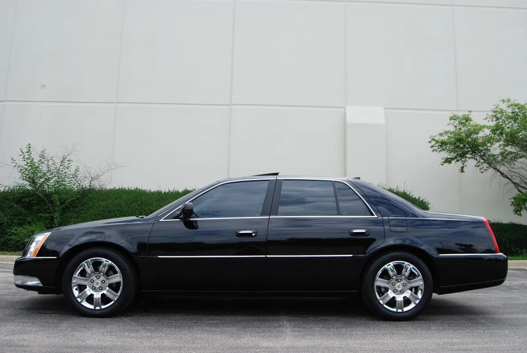 2010 Cadillac DTS - Image 18 of 31