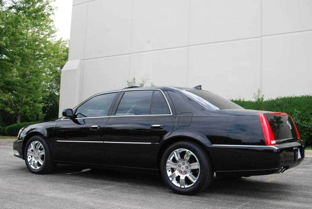 2010 Cadillac DTS - Image 17 of 31