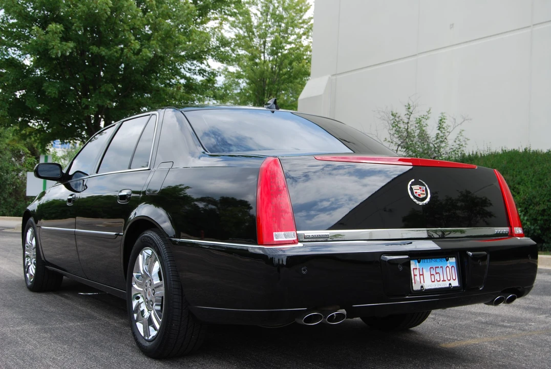 2010 Cadillac DTS - Image 16 of 31