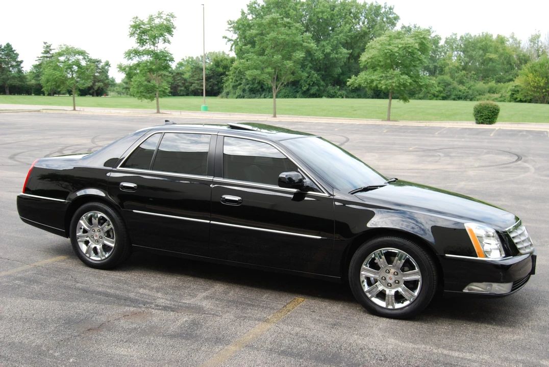 2010 Cadillac DTS - Image 10 of 31