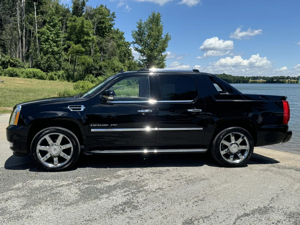 2011 Cadillac Escalade & EXT 3rd Gen - Image 4 of 31