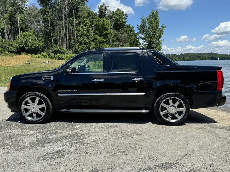 2011 Cadillac Escalade & EXT 3rd Gen - Image 5 of 31