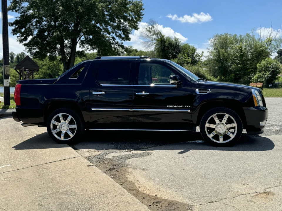 2011 Cadillac Escalade & EXT 3rd Gen - Image 6 of 31