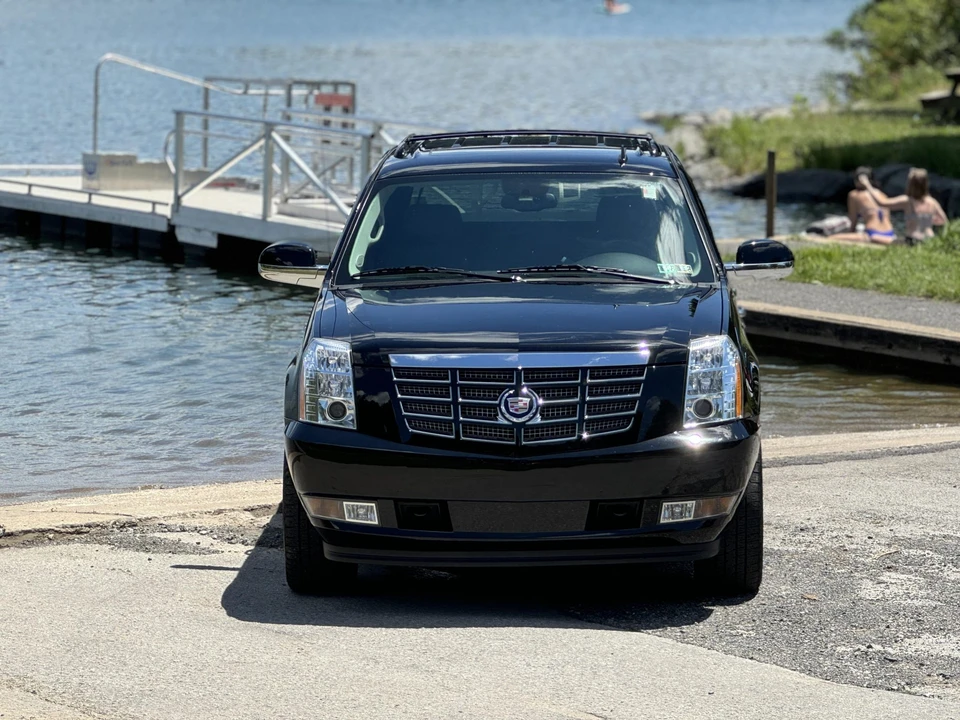 2011 Cadillac Escalade & EXT 3rd Gen - Image 9 of 31