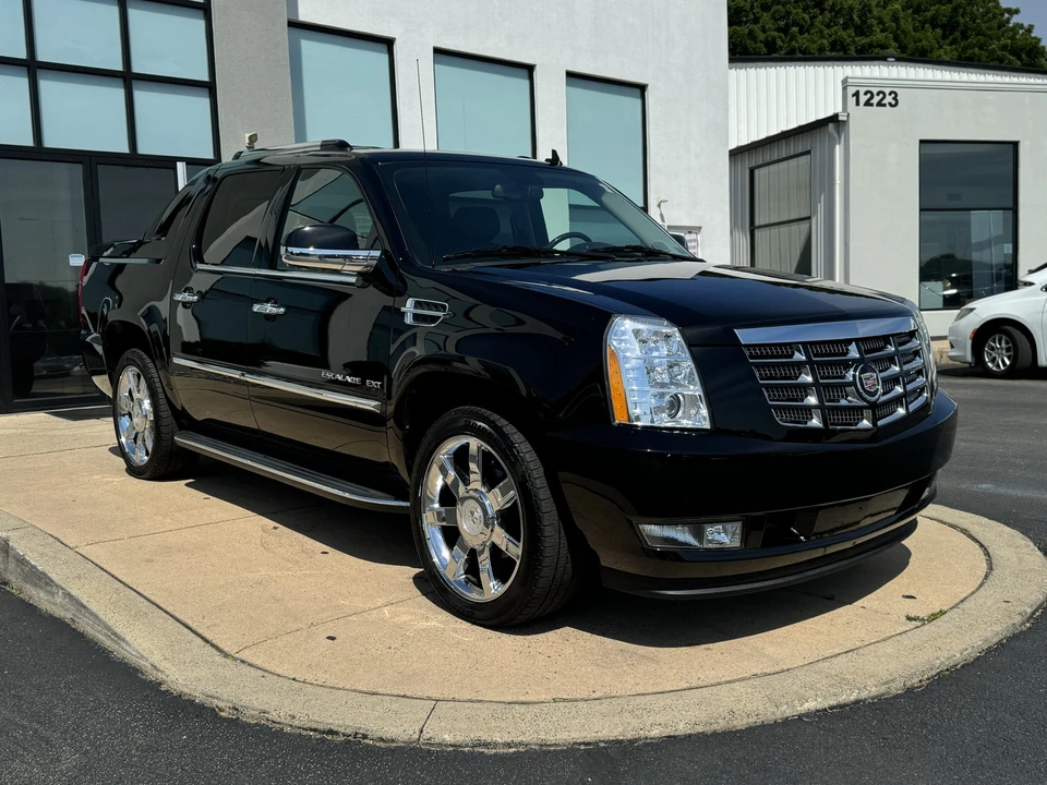 2011 Cadillac Escalade & EXT 3rd Gen - Image 17 of 31